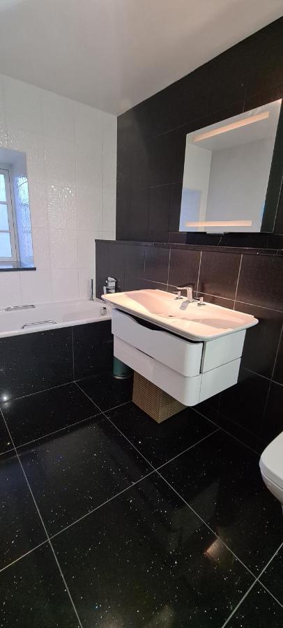 Pass The Keys Spacious 3Beds Flat Near City Centre - Free Parking 爱丁堡 外观 照片